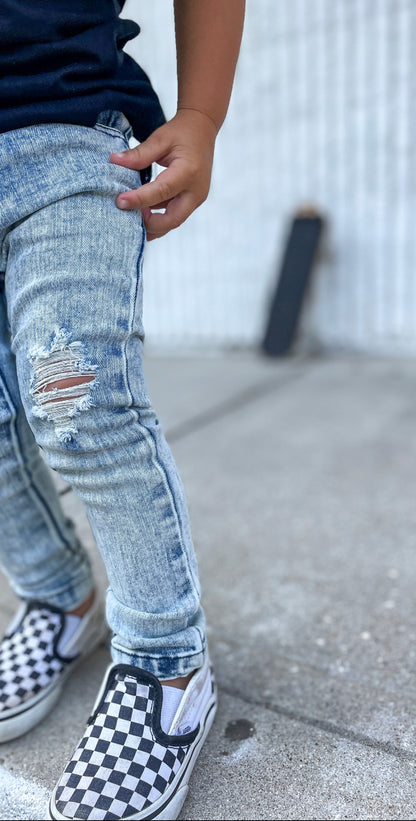 LIGHT BLUE ACID WASH